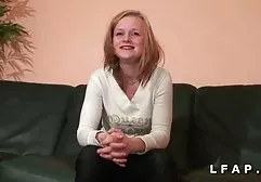 Sevimli çocuk yavaş yavaş onun horoz emme aile içi ilişki hikayeleri