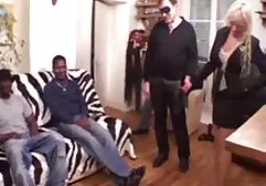 Azgın sarışın kız ve yerli grup seks erkek arkadaşı Sikikleri